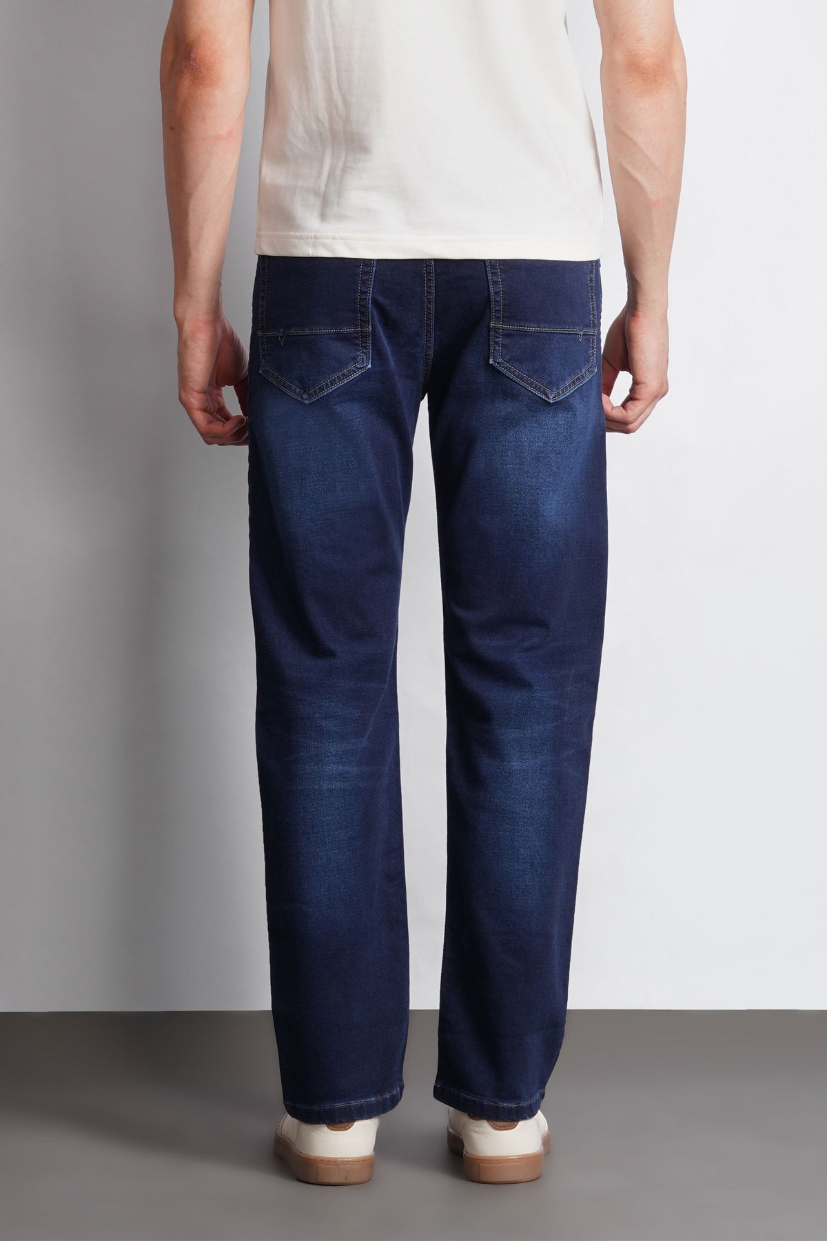 STRAIGHT FIT JEANS
