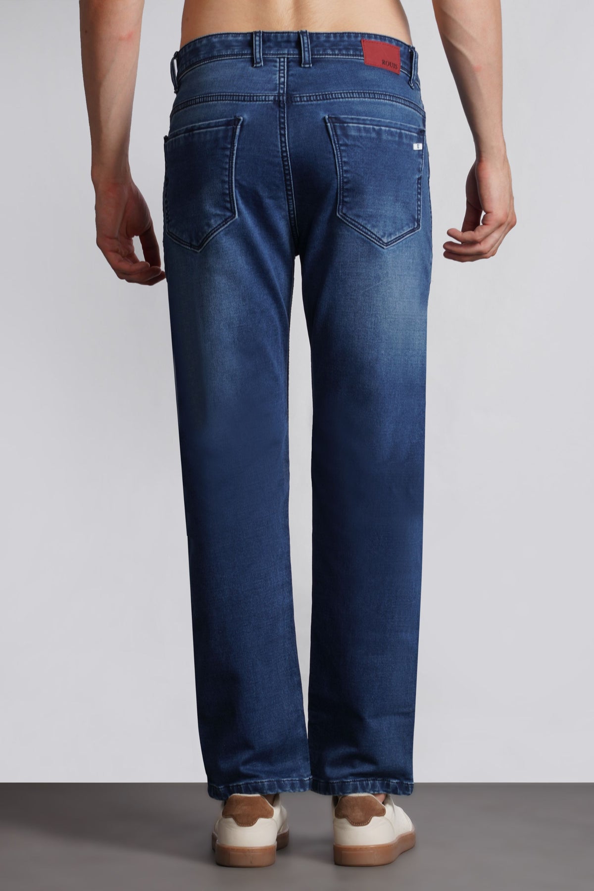 STRAIGHT FIT JEANS