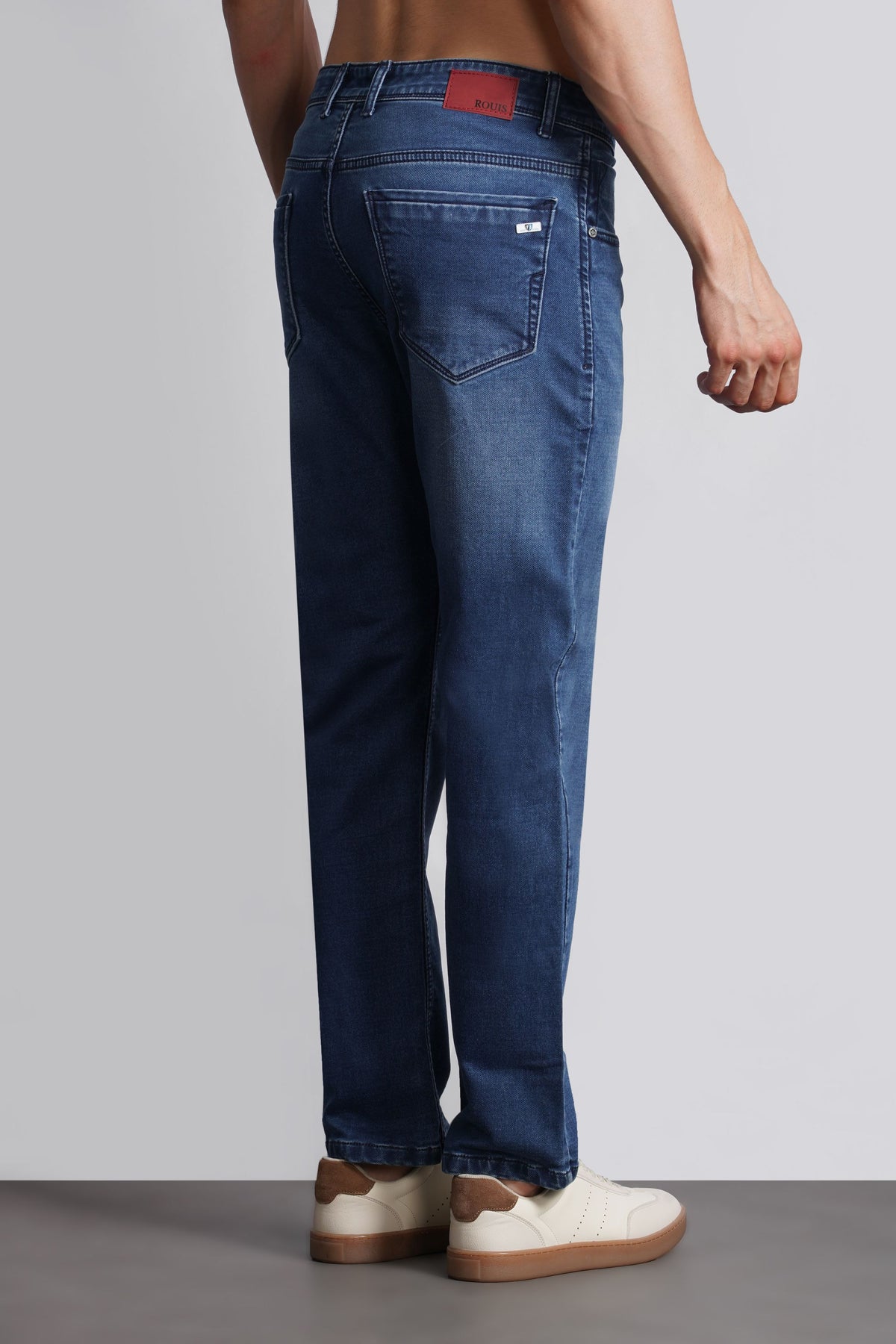 STRAIGHT FIT JEANS
