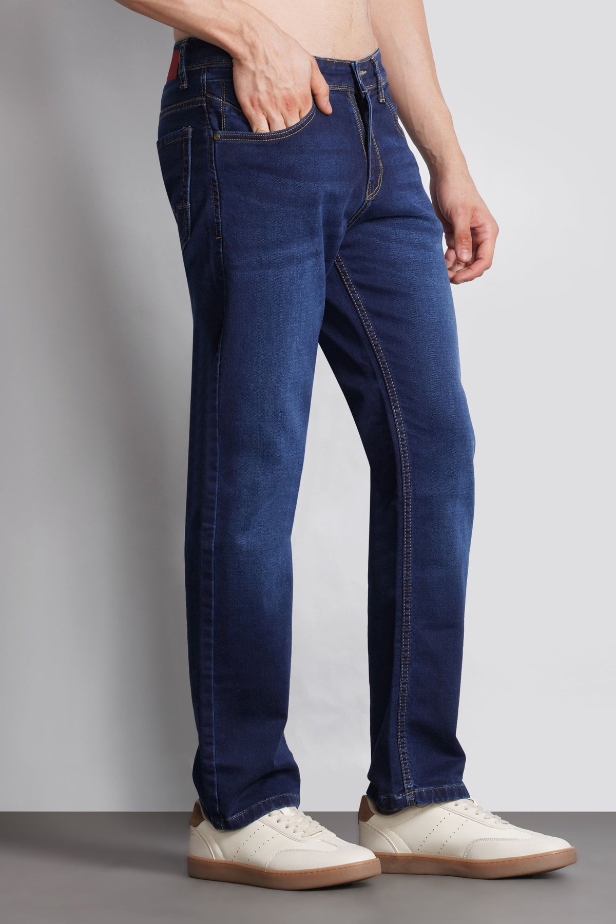 STRAIGHT FIT JEANS