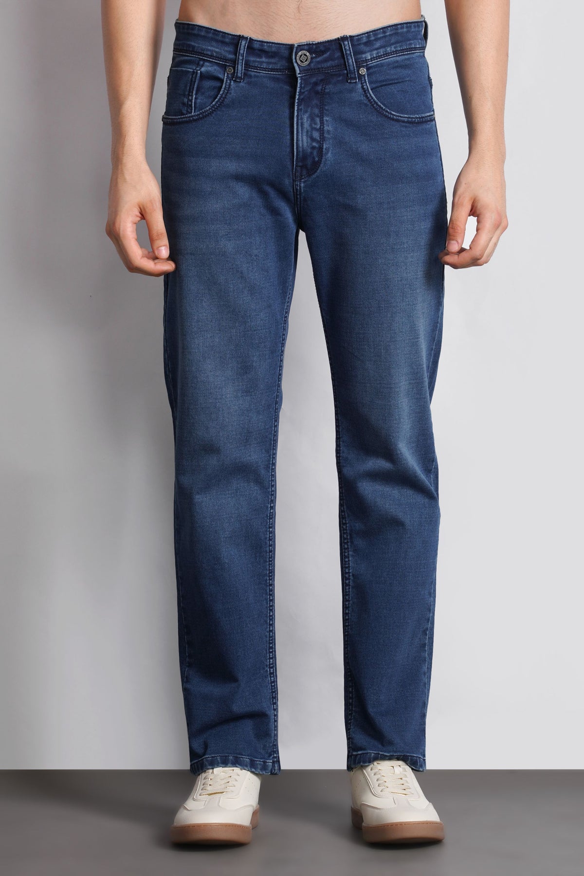 STRAIGHT FIT JEANS