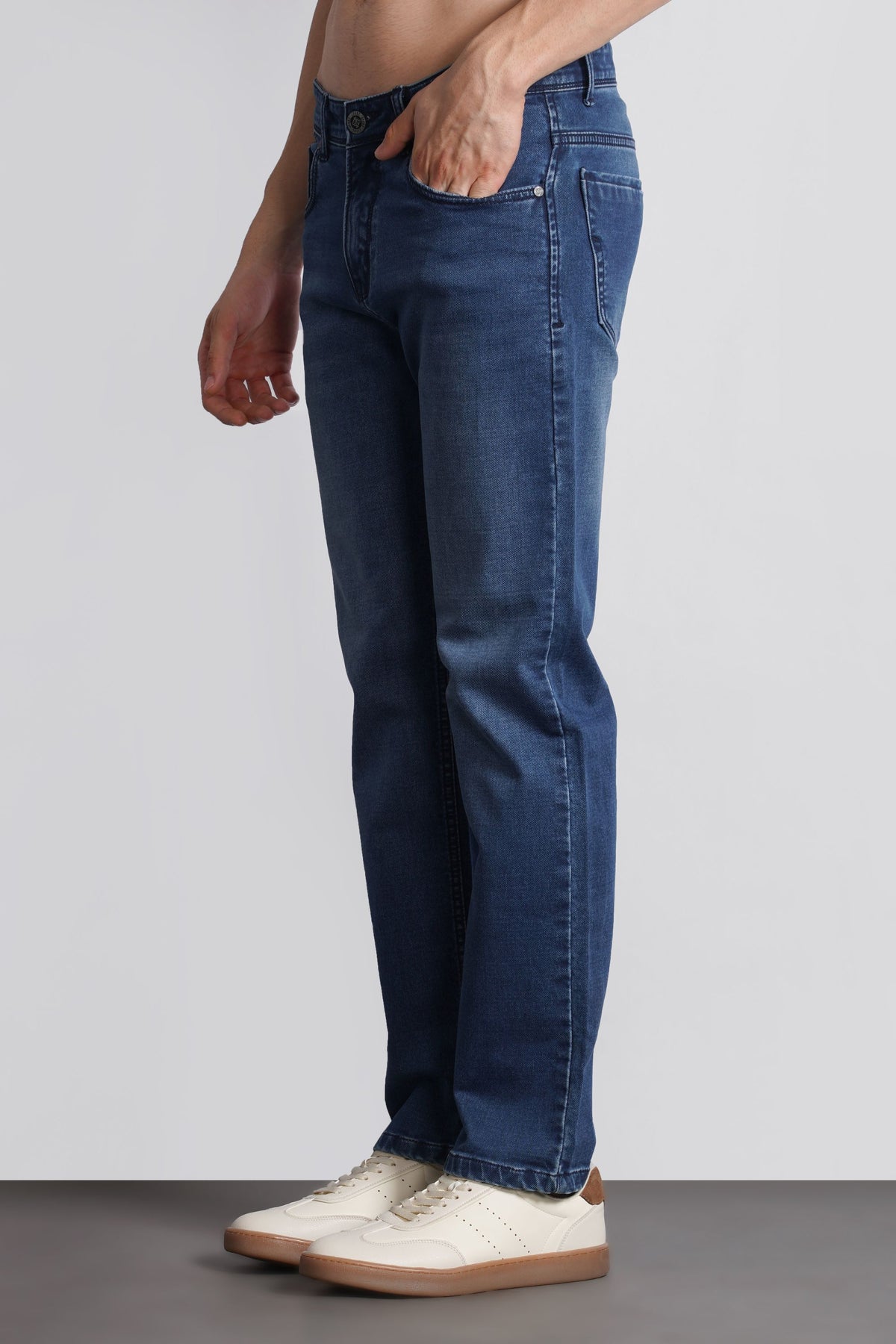 STRAIGHT FIT JEANS