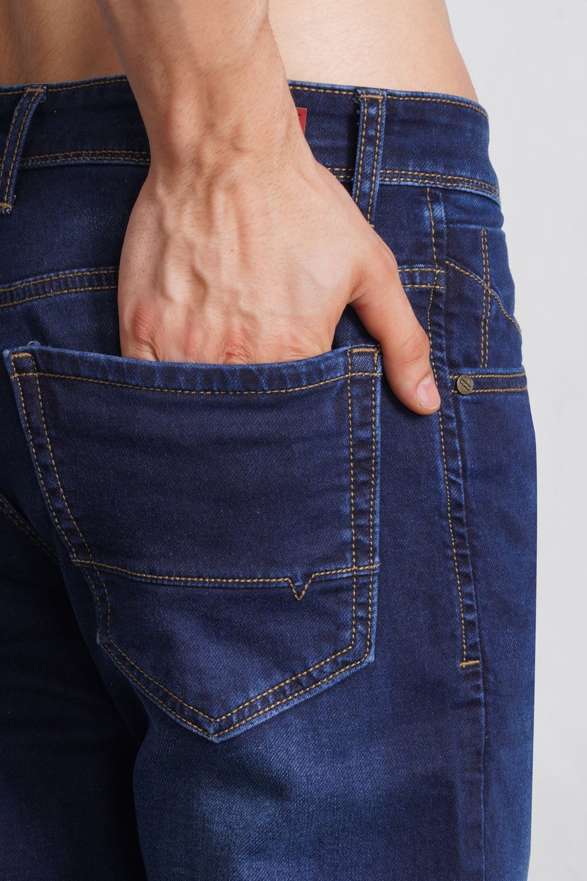 STRAIGHT FIT JEANS