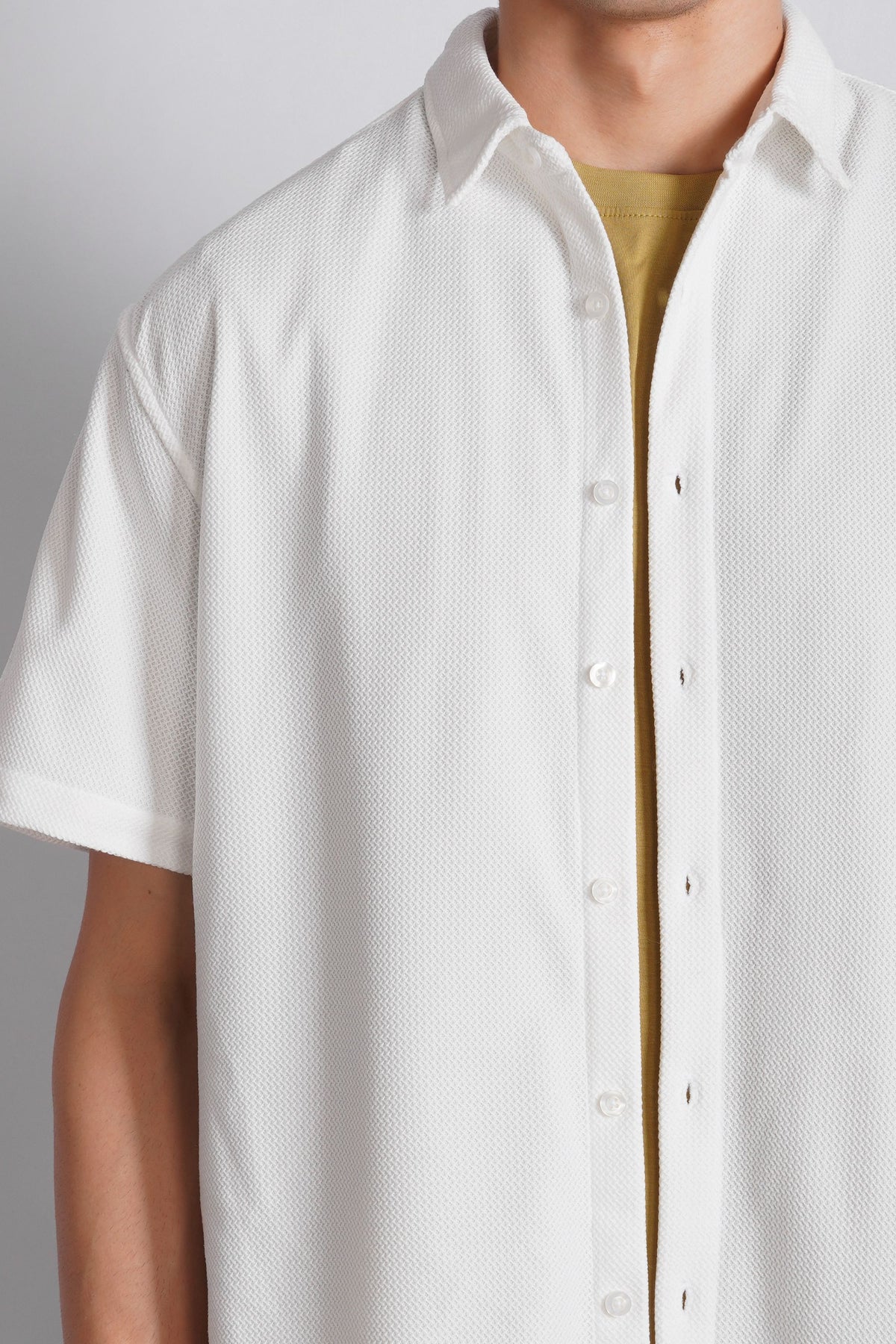 TEXTURED SHORT SLEEVE SHIRT