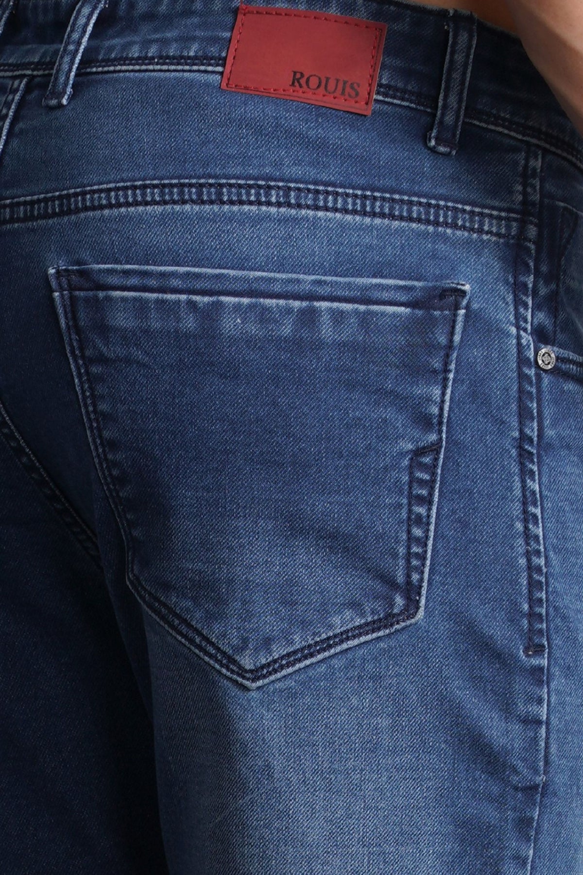 STRAIGHT FIT JEANS
