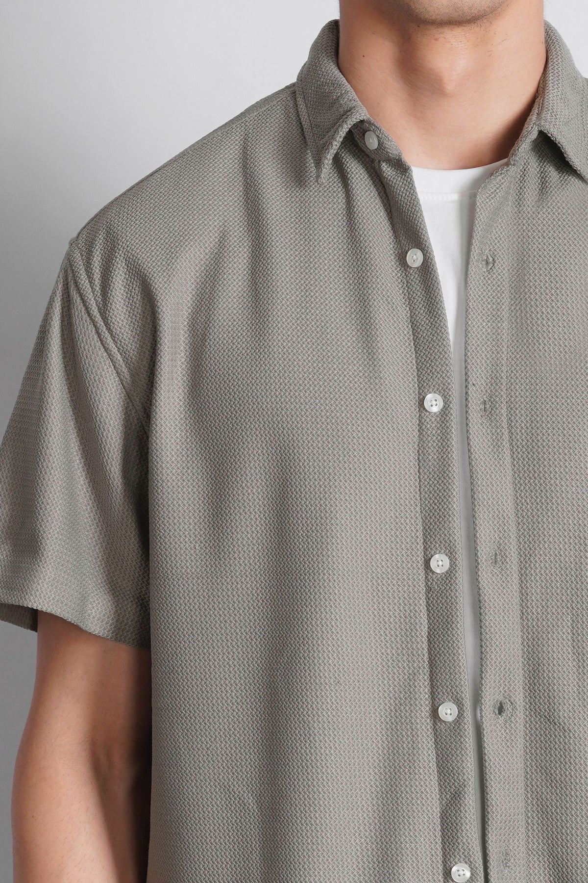 TEXTURED SHORT SLEEVE SHIRT